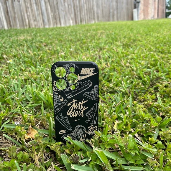 15 Pro Athletic Sneaker Pattern Phone Case - Picture 4 of 7